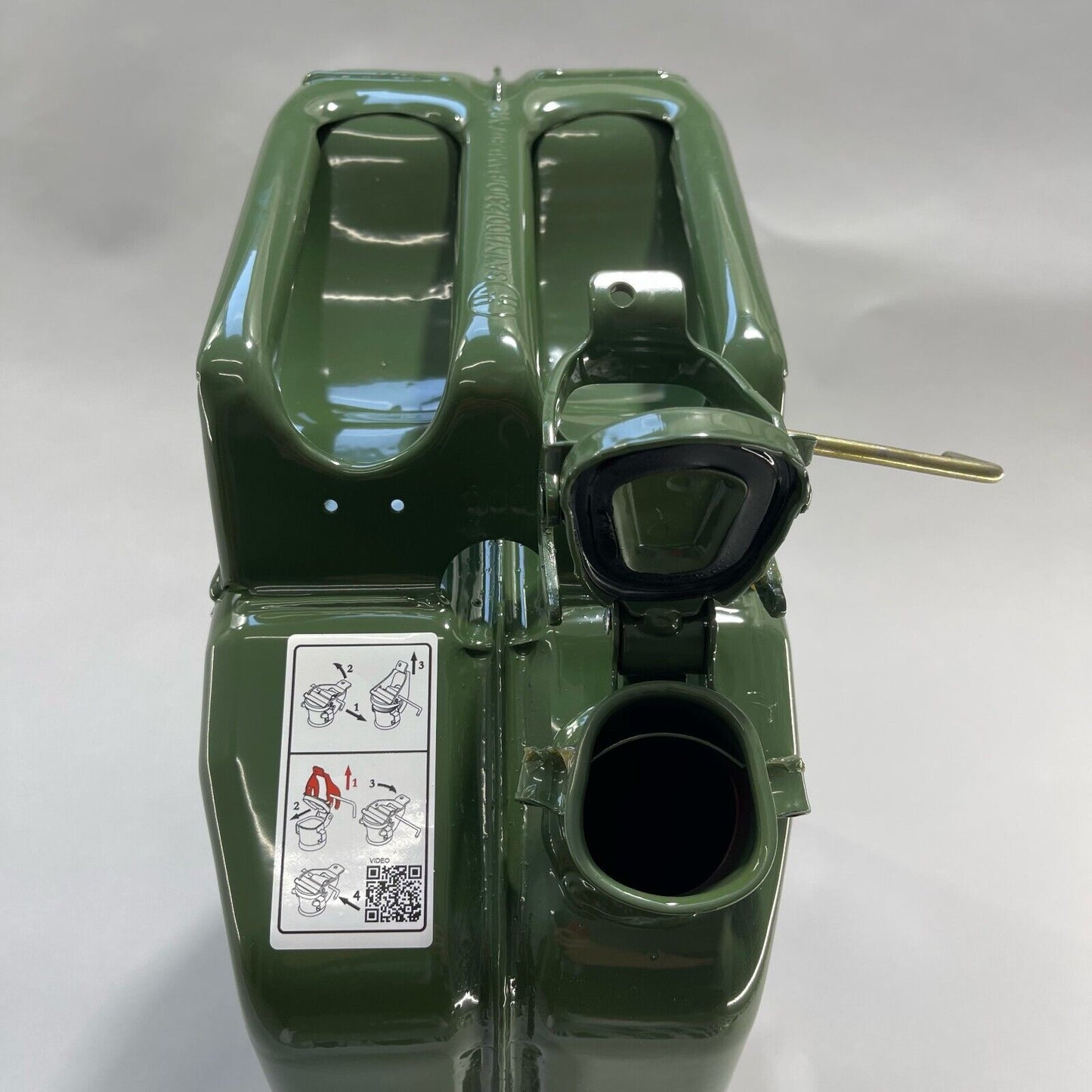 Green Valpro European 2023 Steel Jerry Can 20L / 5.25 gal. GJC20R